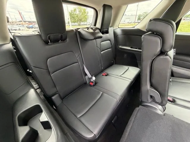 Certified Used 2024 Pearl White Nissan SL image 18
