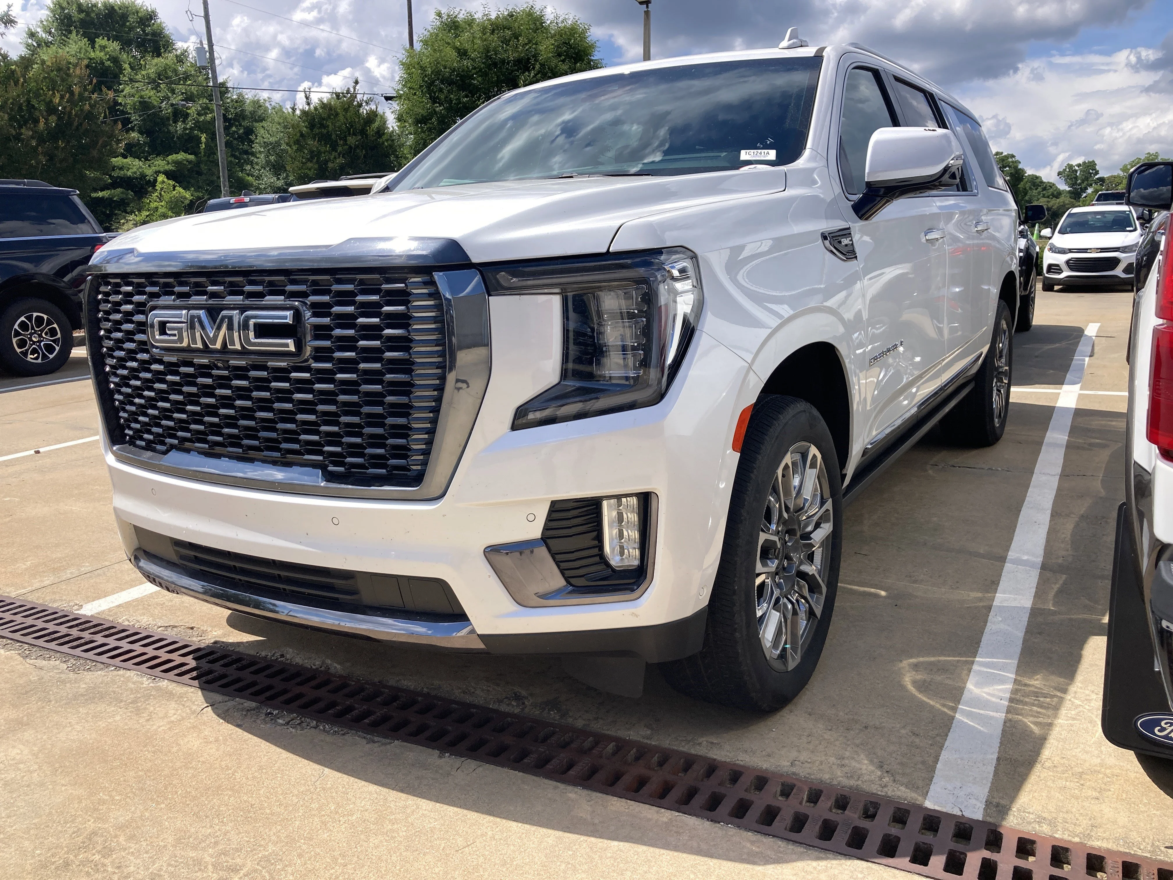 2024 GMC Yukon Denali Ultimate AWD's photo