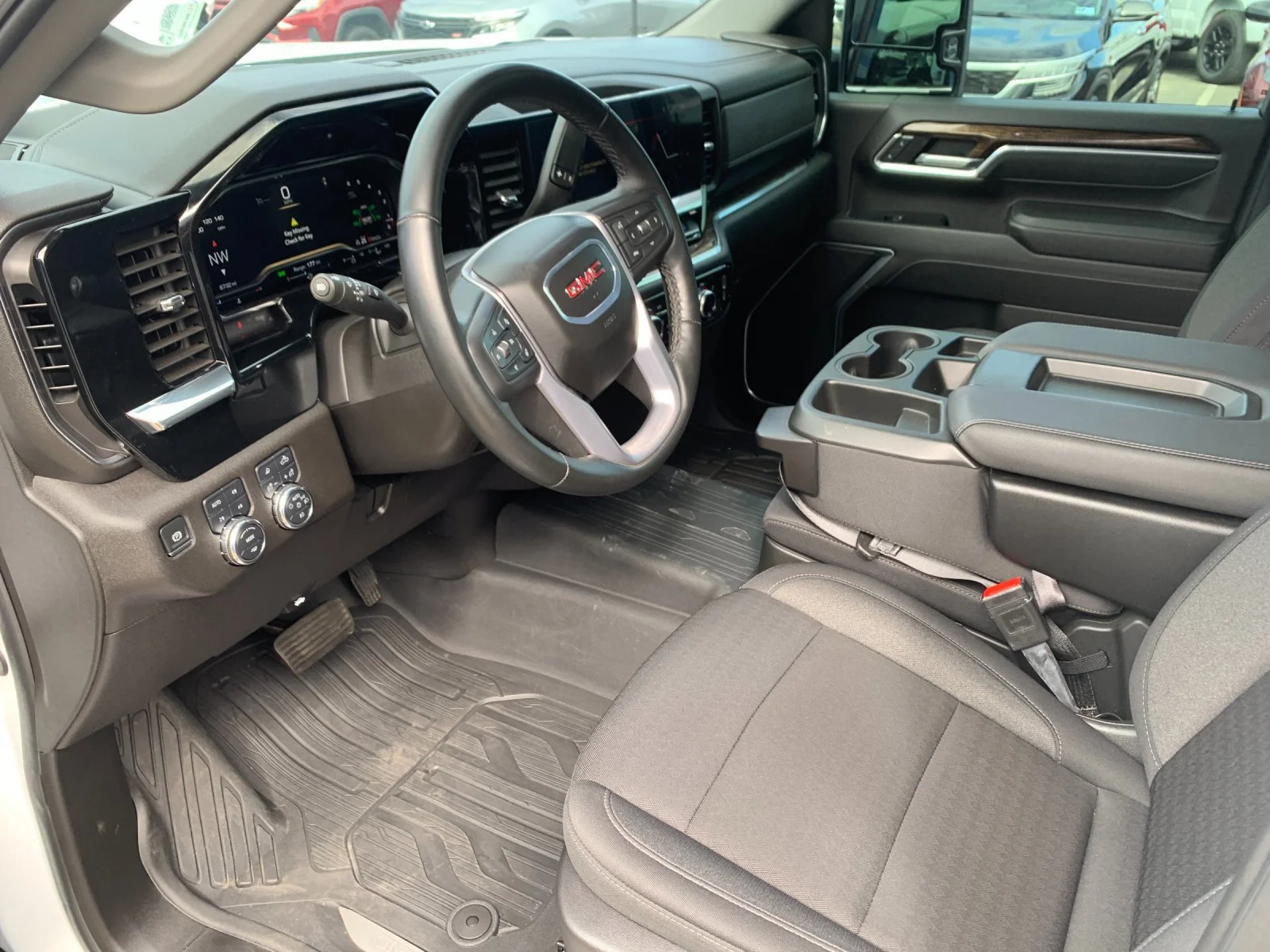 Used 2025 Summit White GMC SLE image 10