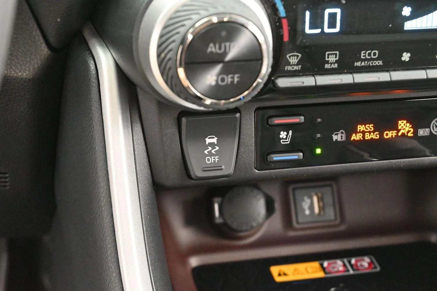Used 2025 Wind Chill Pearl Toyota Limited image 20