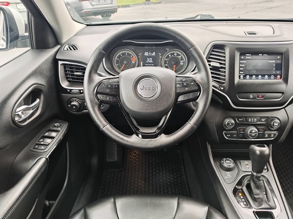 Used 2020 White Jeep Latitude Plus image 16