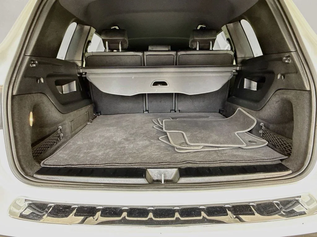 Used 2024 White Mercedes-Benz 250+ image 26