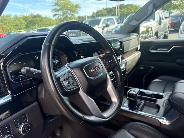 Used 2023 White GMC SLT image 13