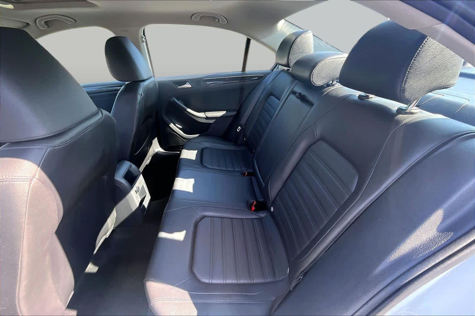 Used 2015  Volkswagen 1.8T SEL image 20