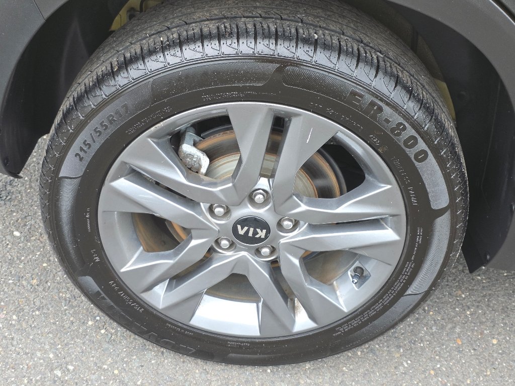 Used 2021 Starbright Yellow/Black Roof Kia S image 27