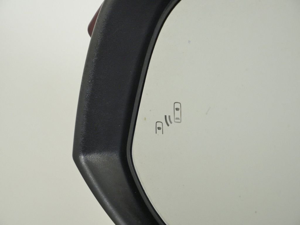 Used 2015 Red Toyota Limited image 36
