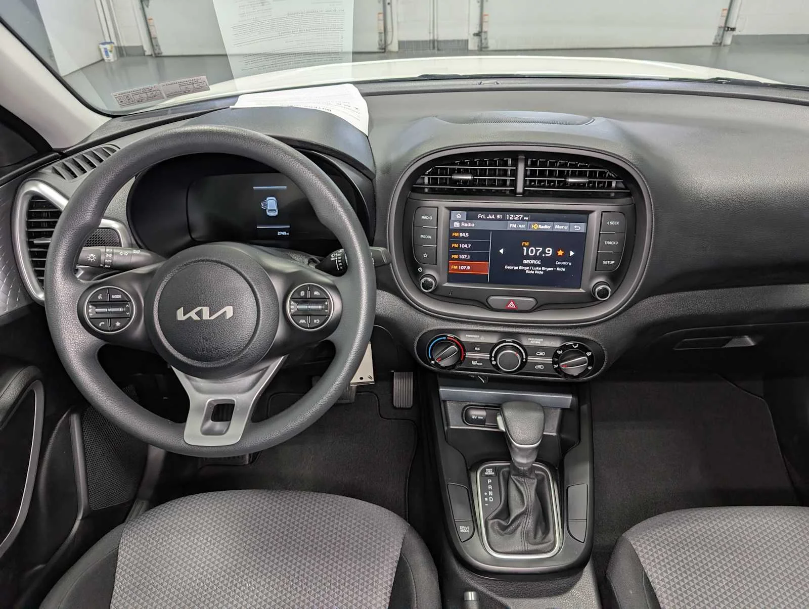 Certified Used 2025 Snow White Pearl Kia LX image 18