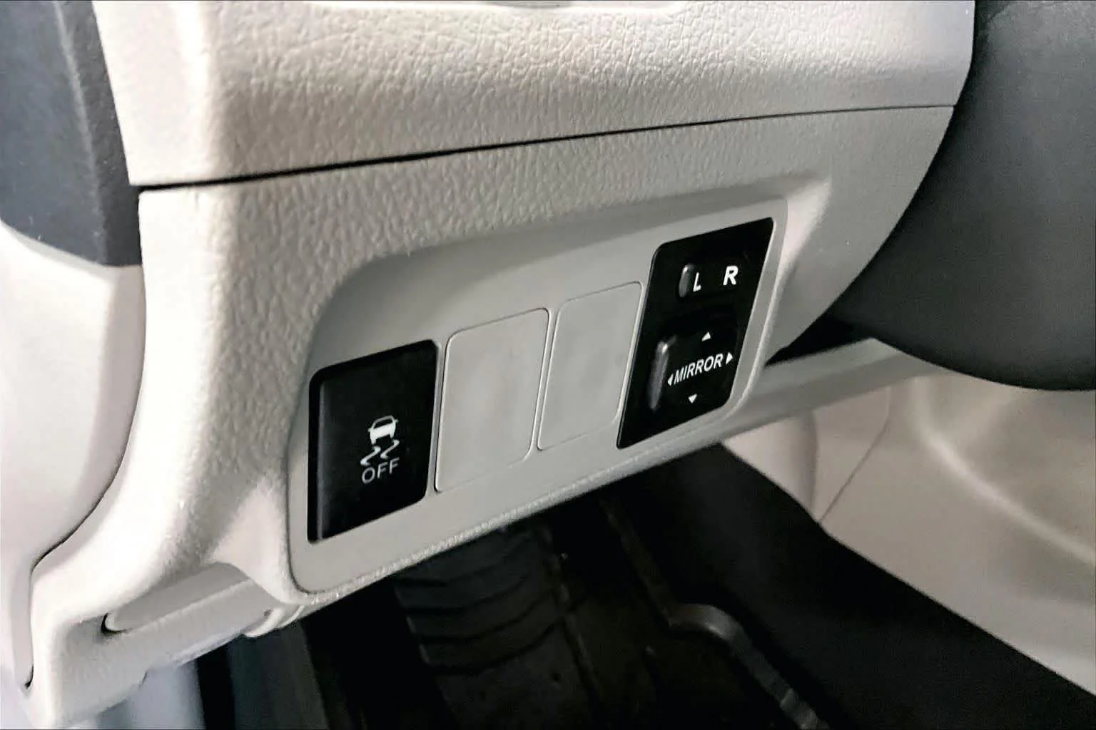 Used 2013 Black Sand Pearl Toyota LE image 31