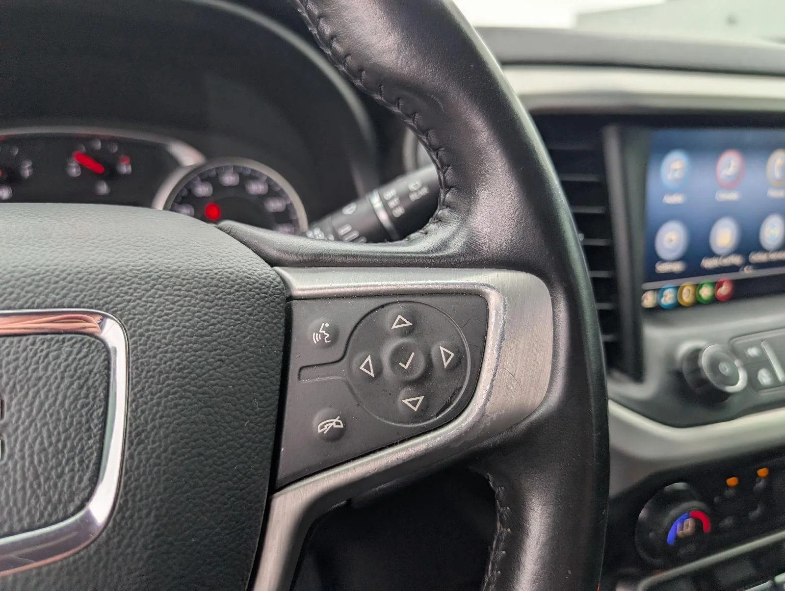 Used 2020 Ebony Twilight Metallic GMC SLE image 14