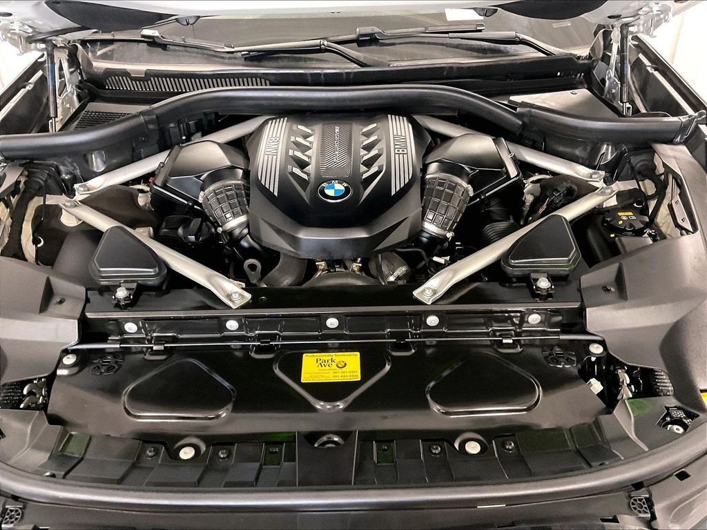 Used 2022 White BMW M50i image 36