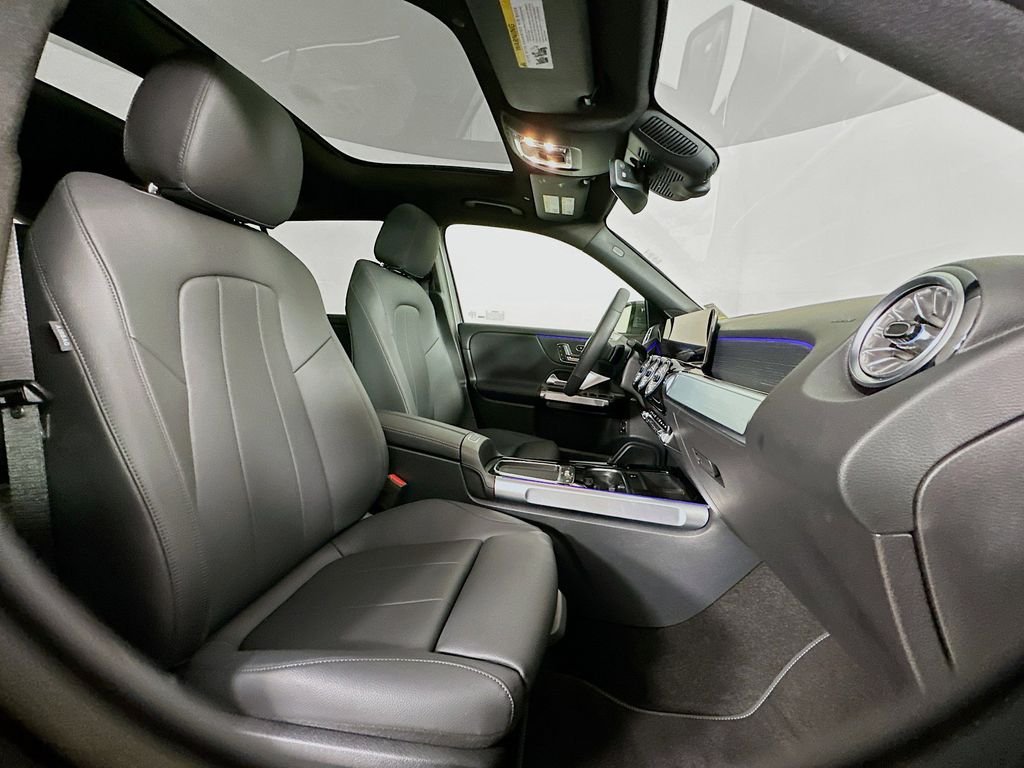 Used 2026 Gray Mercedes-Benz GLB 250 image 27