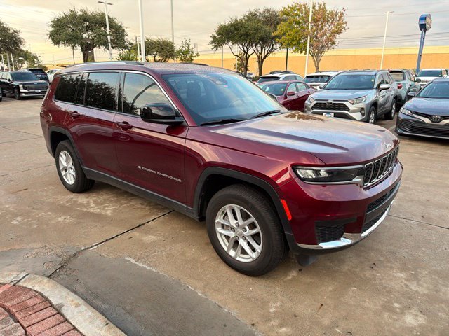 Used 2022 Velvet Red Pearlcoat Jeep Laredo image 4