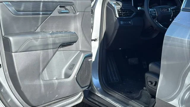 New 2026 Sterling Metallic GMC Elevation image 21