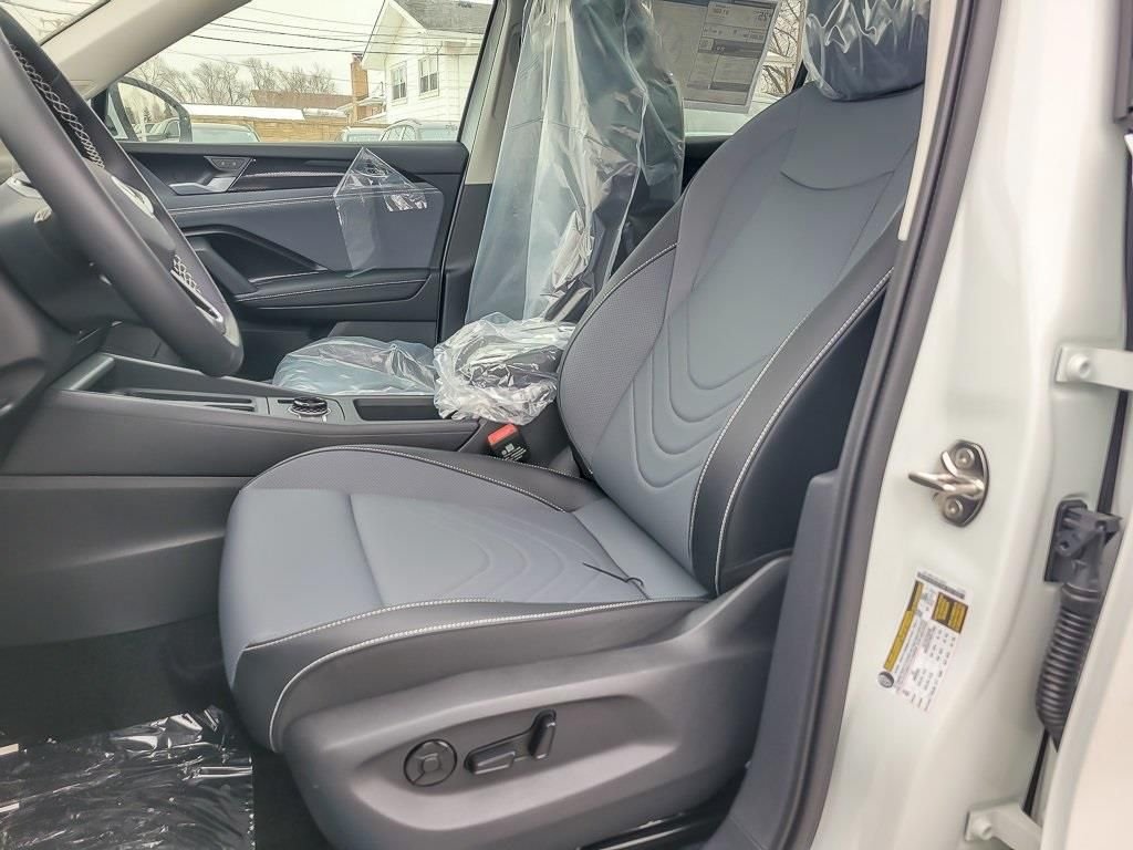 New 2026 Pure White Volkswagen 2.0T SE image 7