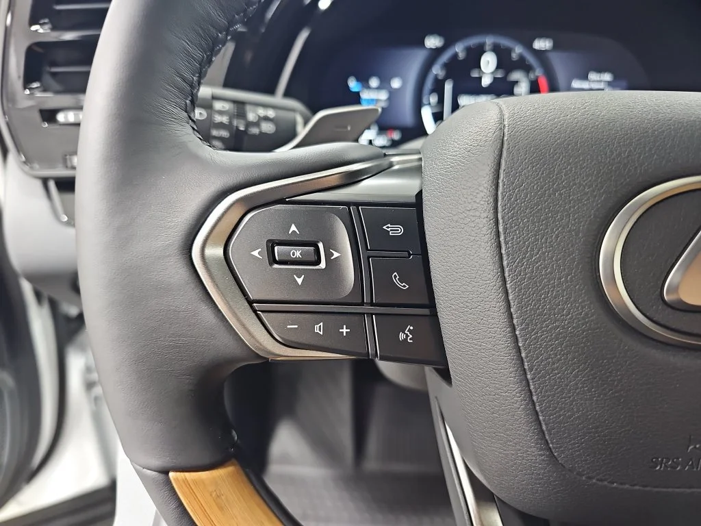 New 2026 Eminent White Pearl Lexus PREMIUM PLUS image 16