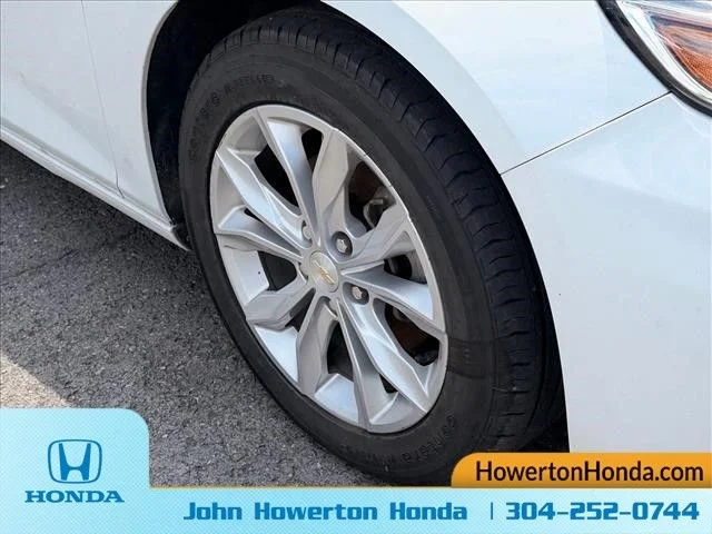 Used 2023  Chevrolet LT image 7