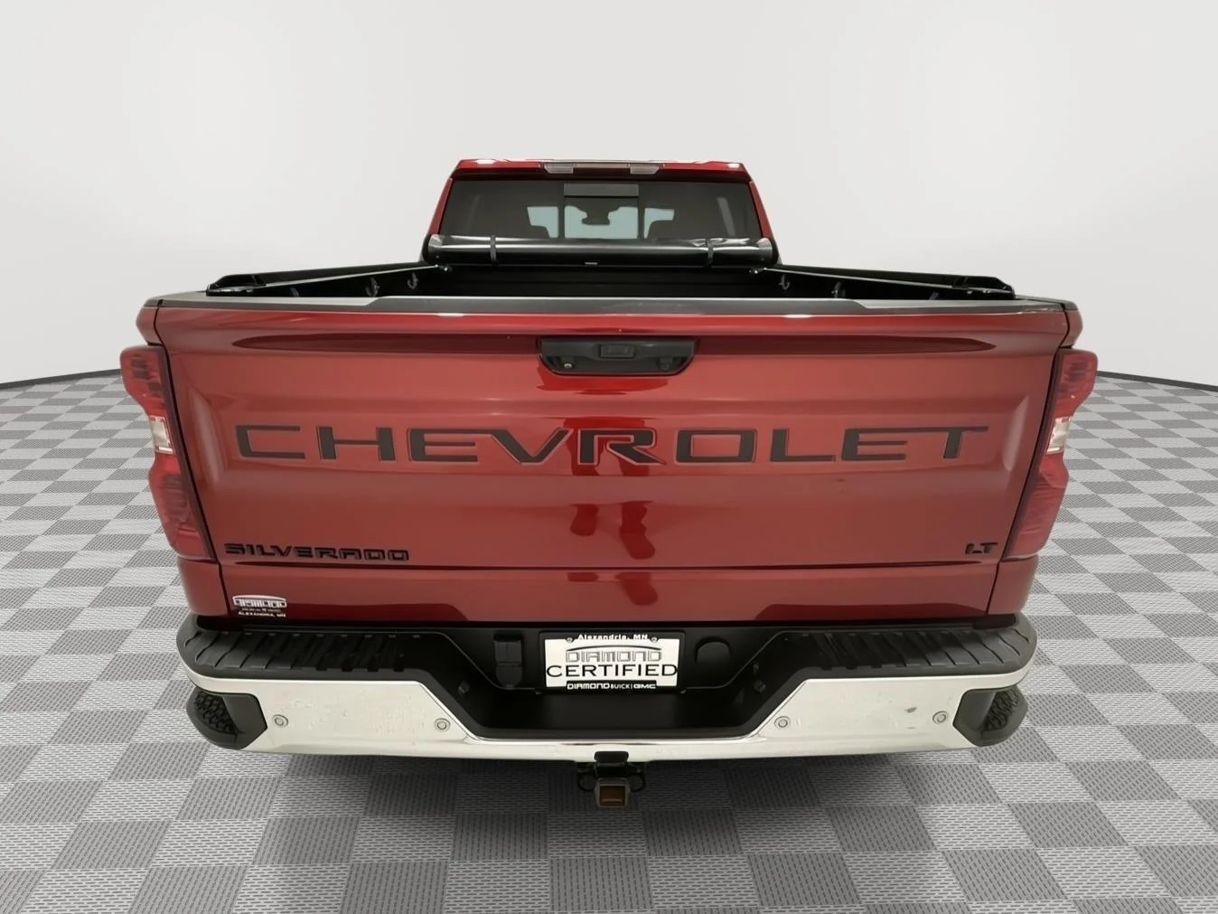 Used 2023 RADIANT RED TINTCOAT Chevrolet LT image 4