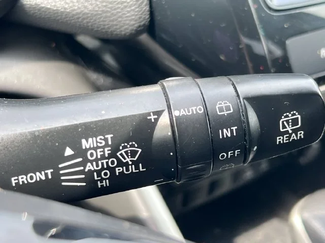 Used 2022  Mitsubishi LE image 21