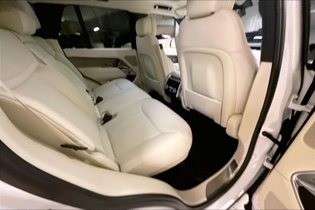 Used 2023 White Land Rover SE image 12