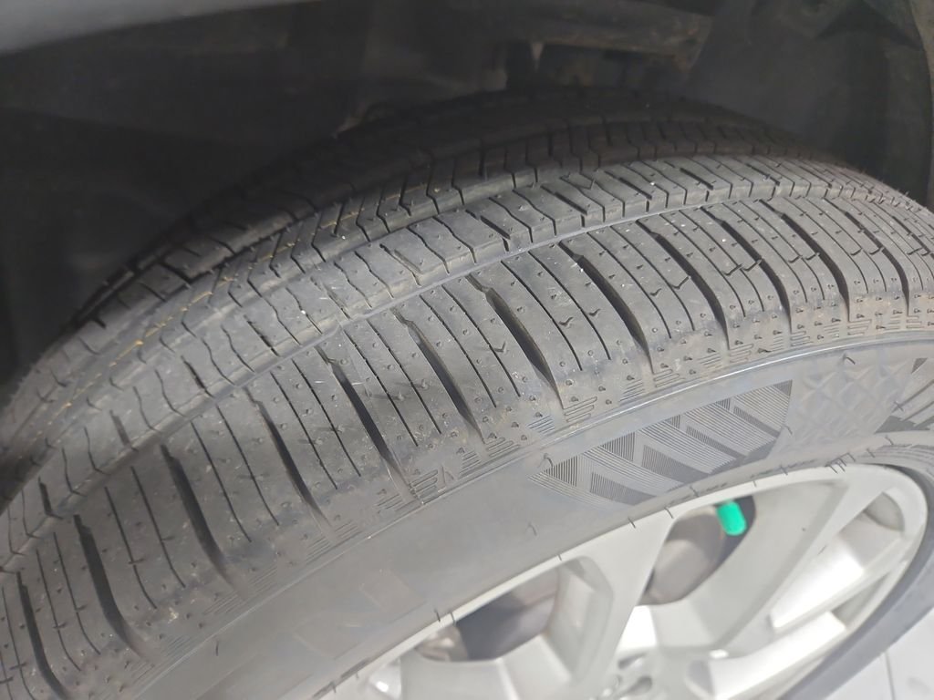 Used 2022 Gray Jeep Latitude Lux image 27