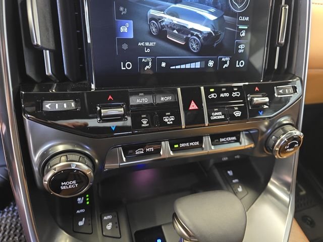 Used 2026 White Lexus 600 Luxury image 28