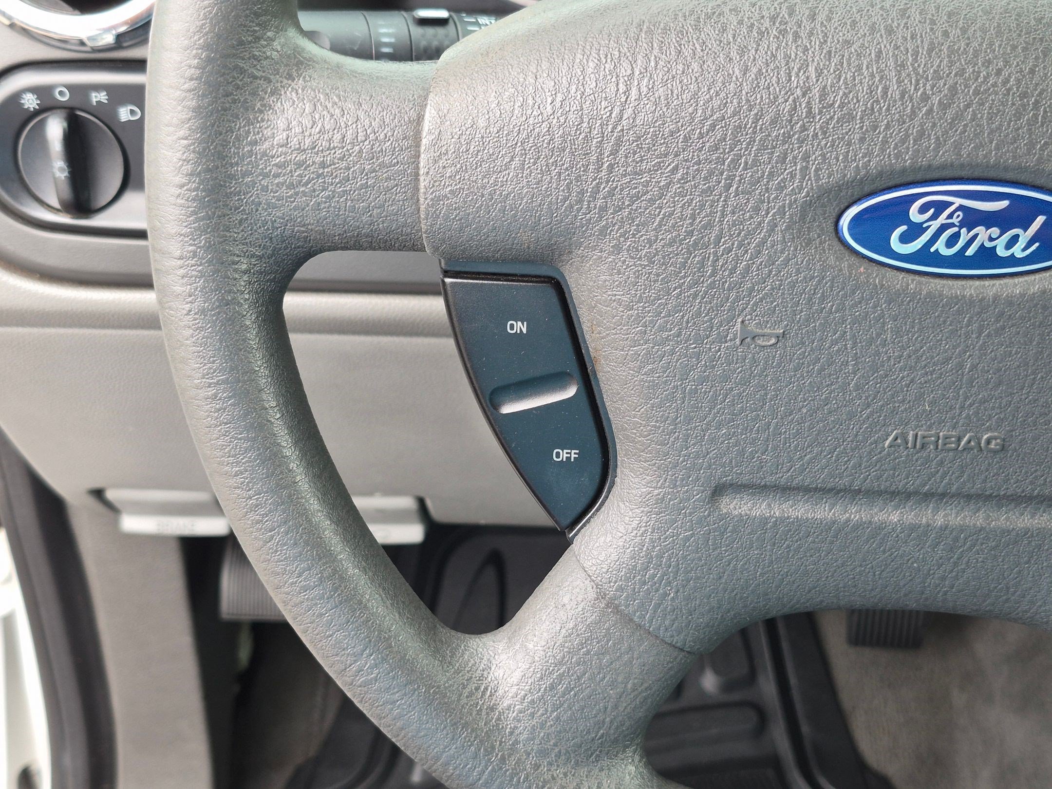 Used 2006 White Ford XLS image 17