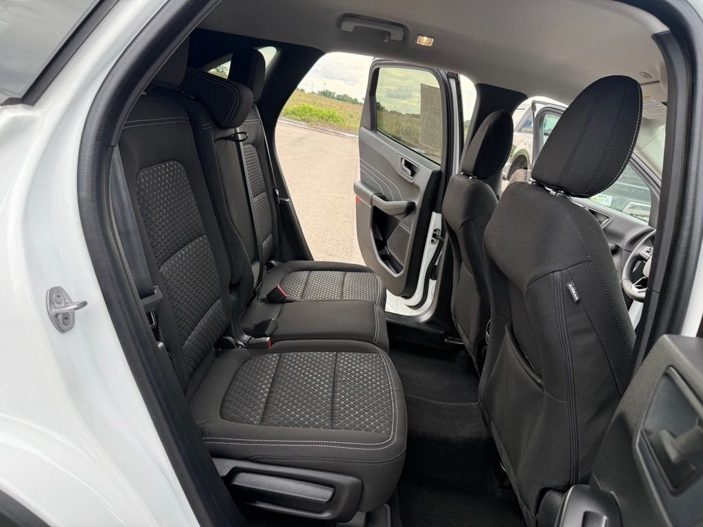 Used 2023 Oxford White Ford Active image 19