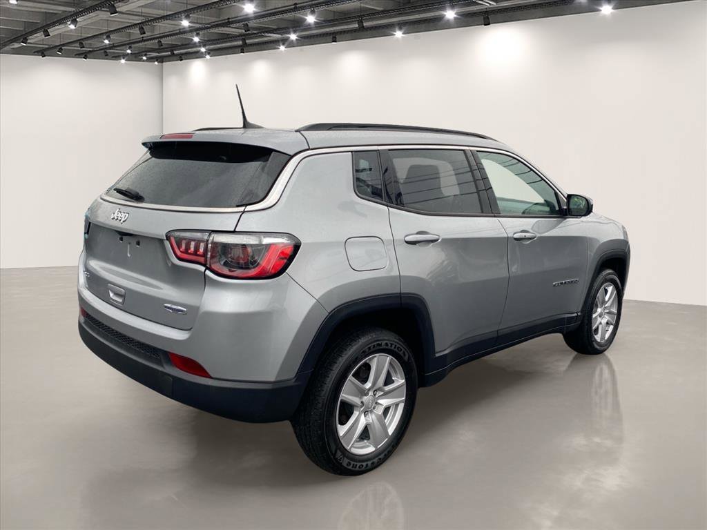 Used 2022 Billet Silver Metallic Clearcoat Jeep Latitude image 7