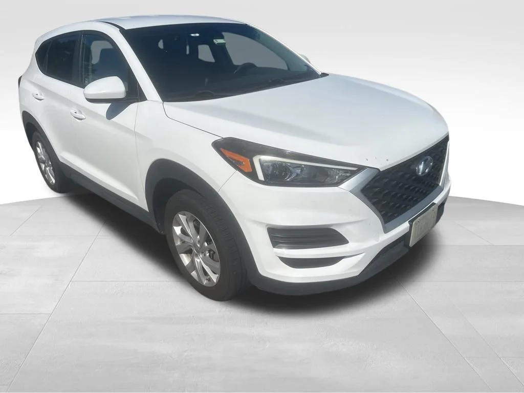 Used 2019 White Hyundai SE image 28