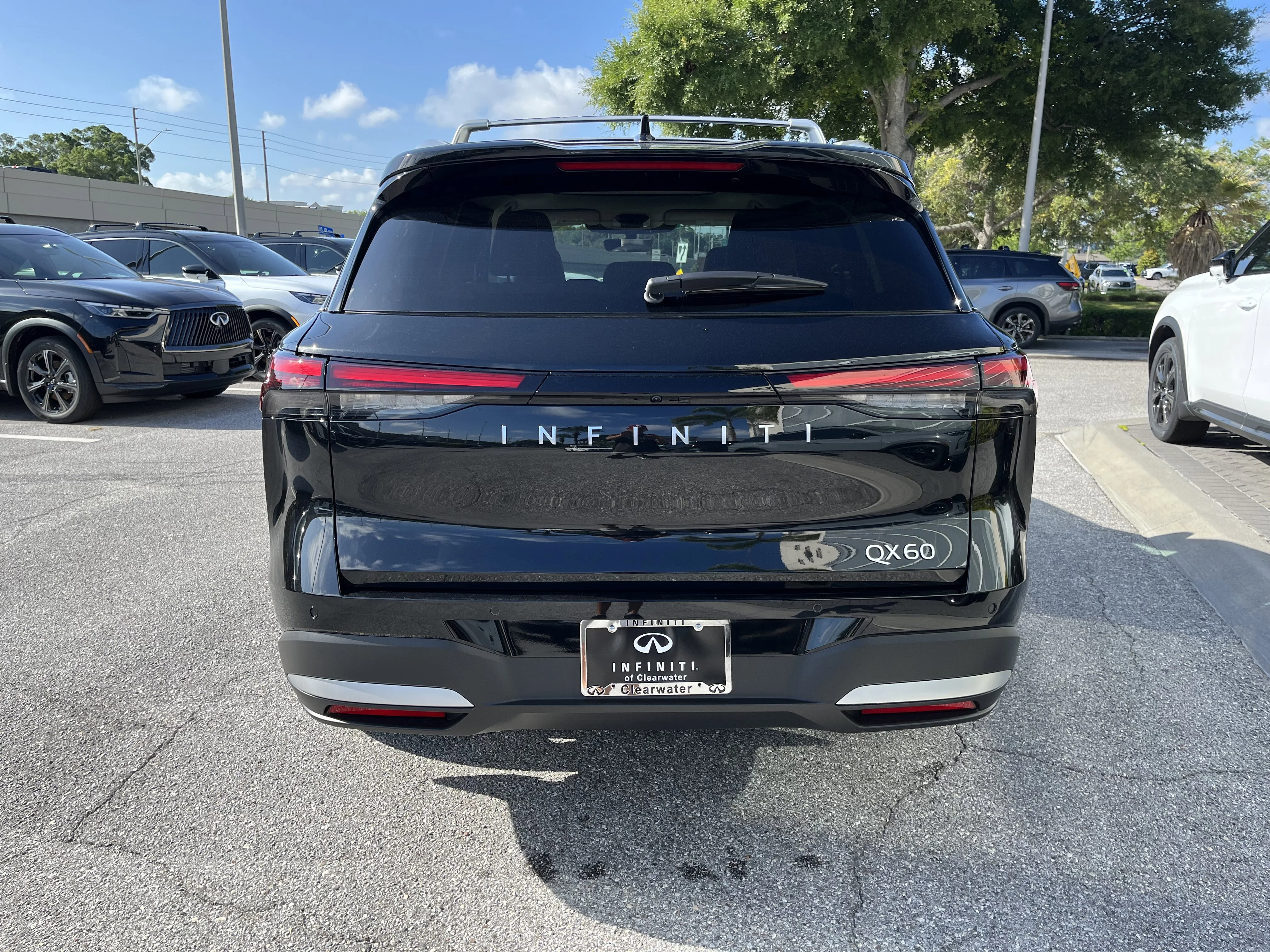 New 2027 Mineral Black INFINITI LUXE image 4