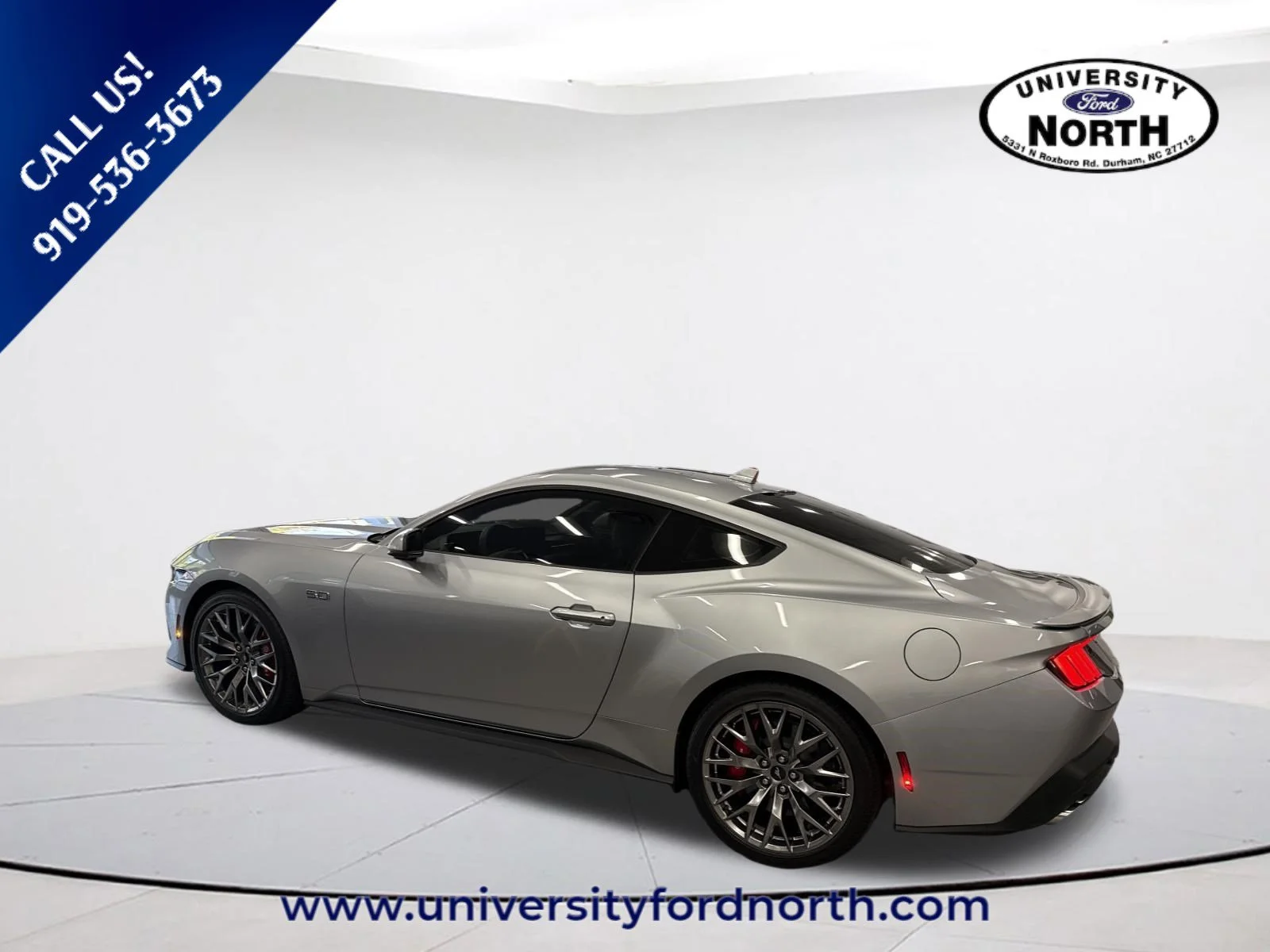 Used 2024 Iconic Silver Metallic Ford GT Premium image 4