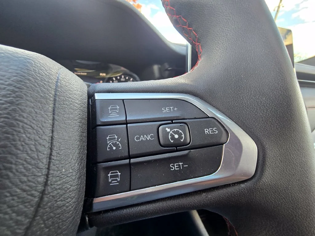 Used 2025 Silver Jeep Trailhawk image 23