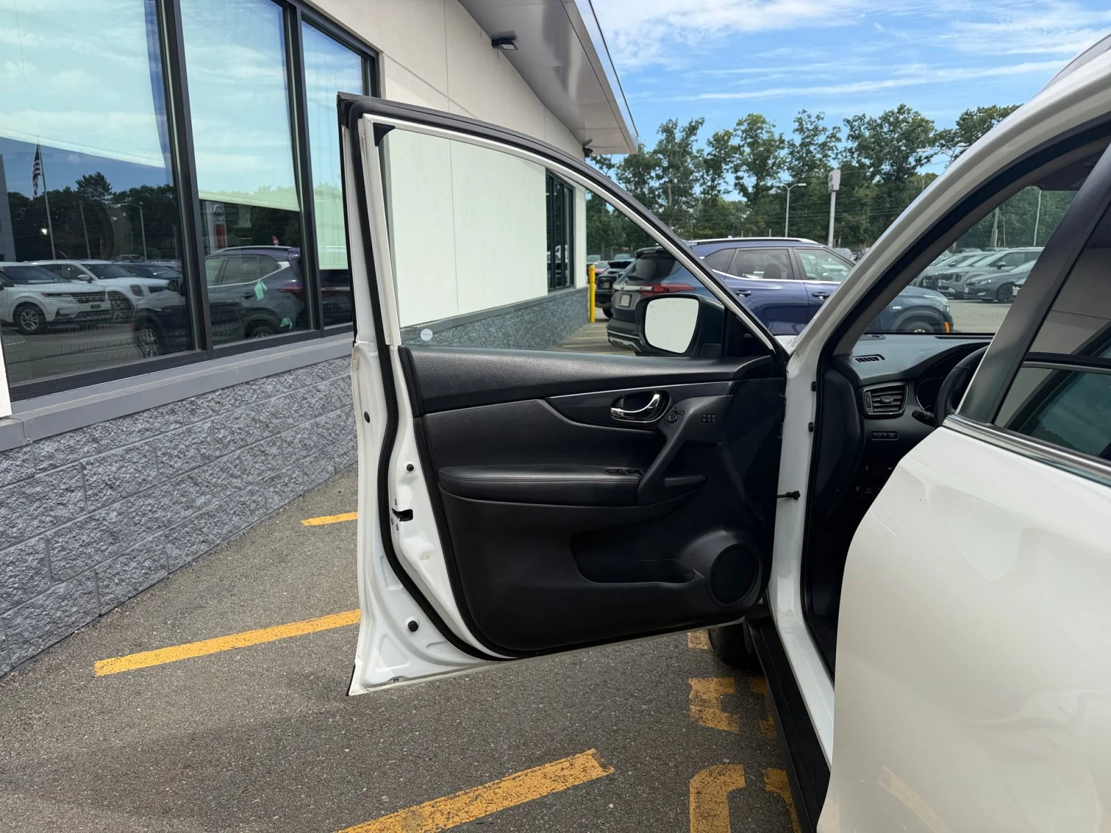 Used 2018 Pearl White Nissan SV image 26