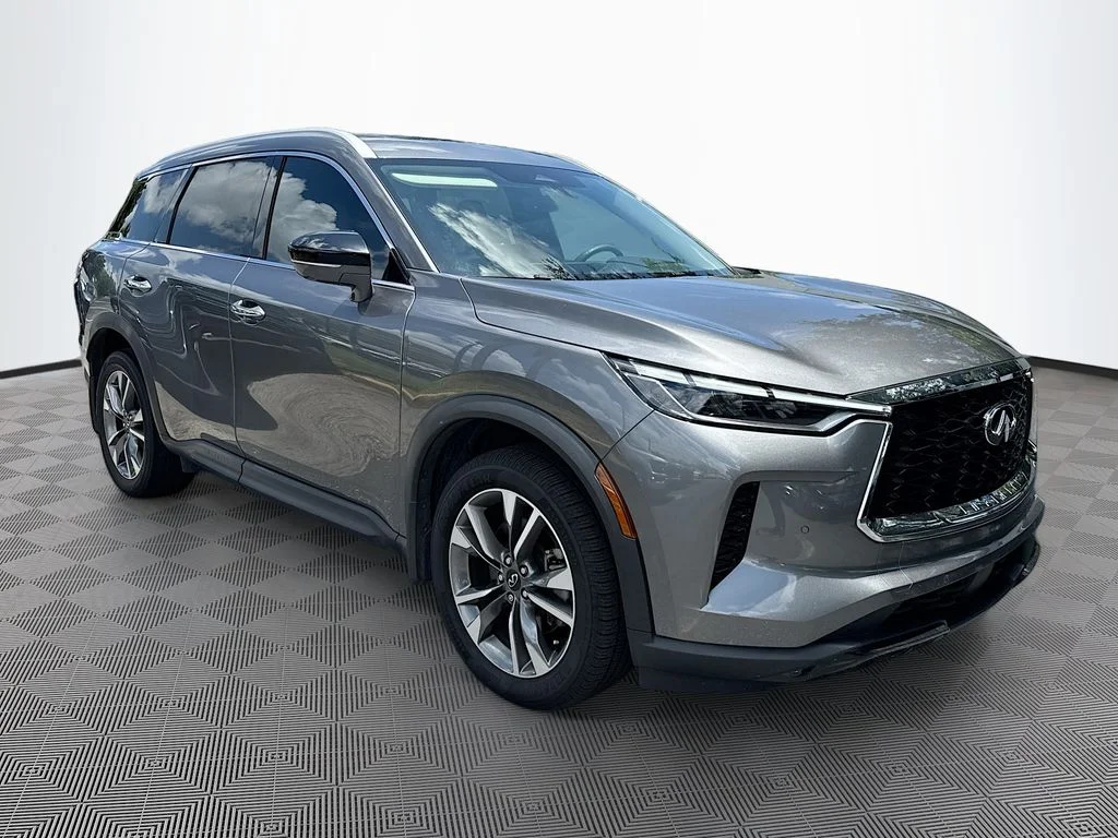 Used 2023 Gray INFINITI LUXE image 4