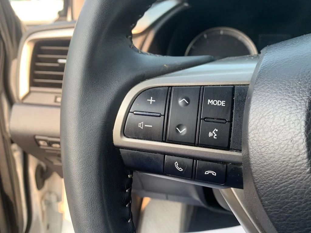 Used 2017 White Lexus 350 image 27