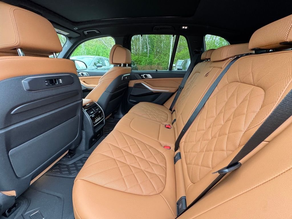 Used 2026 Green BMW M60i image 20