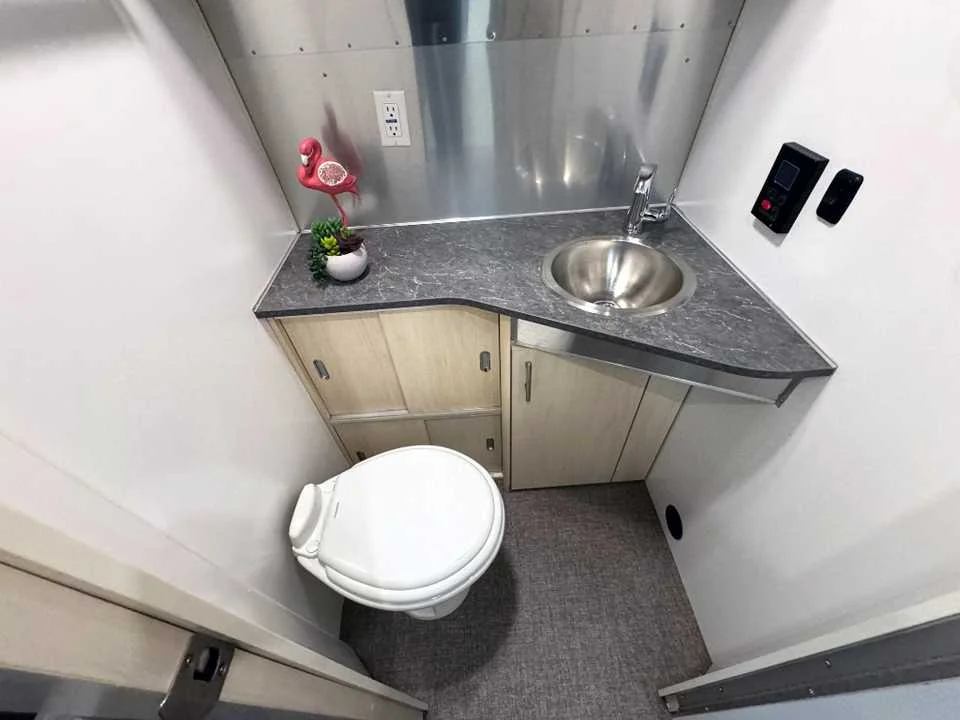 Used 2021 SILVER AIRSTREAM  image 26