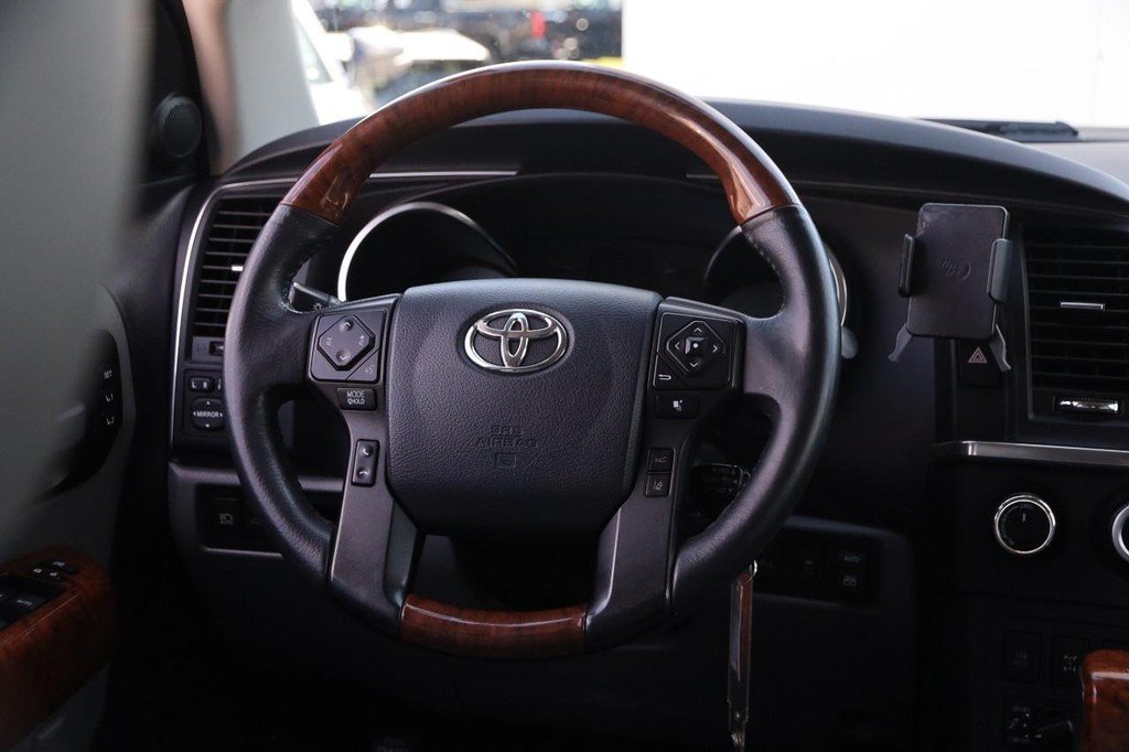 Used 2018 Magnetic Gray Metallic Toyota Platinum 4WD (Natl) image 28