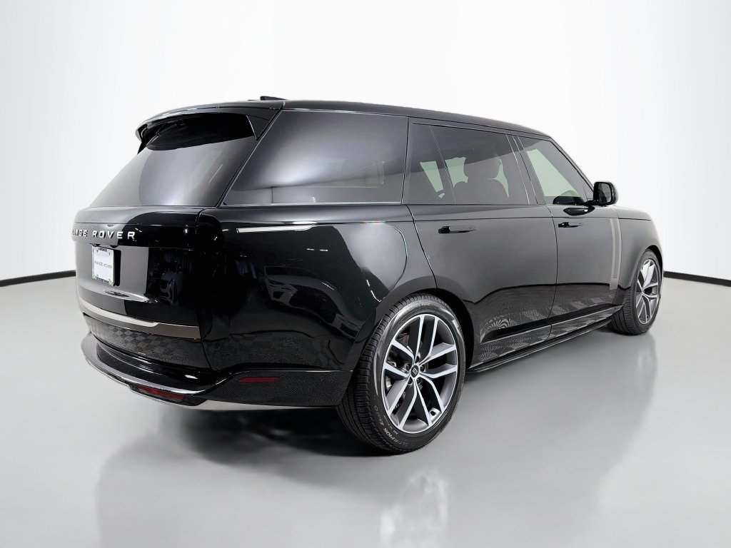New 2027 Santorini Black Land Rover SE image 5