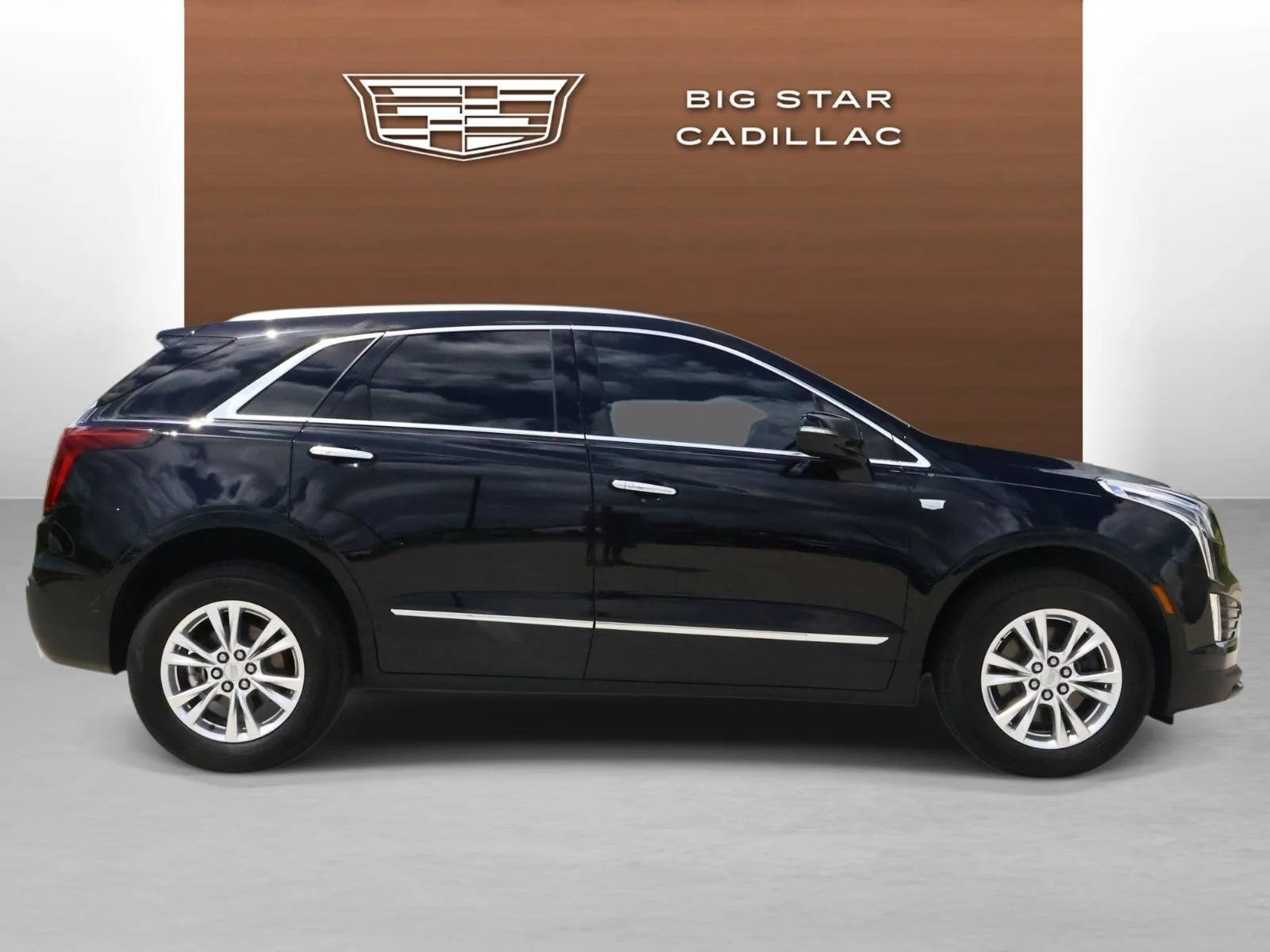 Used 2025 Stellar Black Metallic Cadillac Luxury image 5