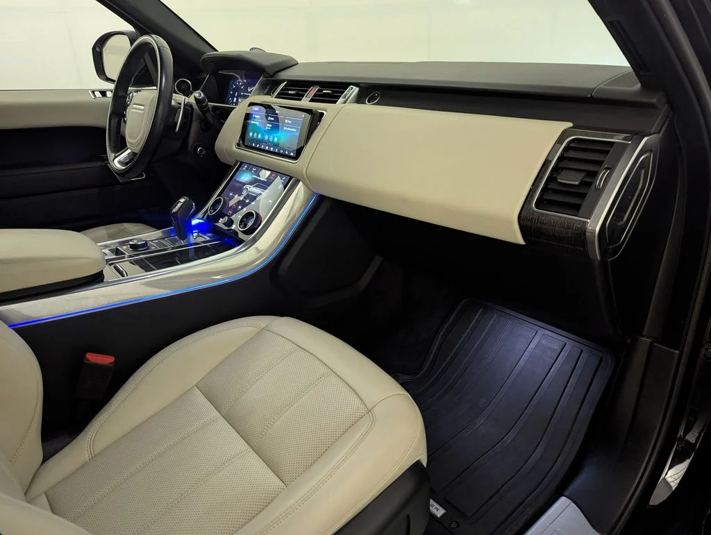 Used 2022 Black Land Rover HSE Silver Edition image 36