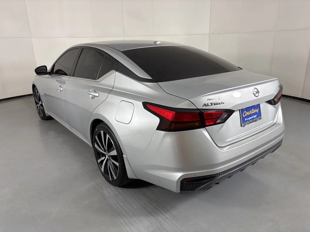 Used 2021 Silver Nissan 2.5 SR image 6
