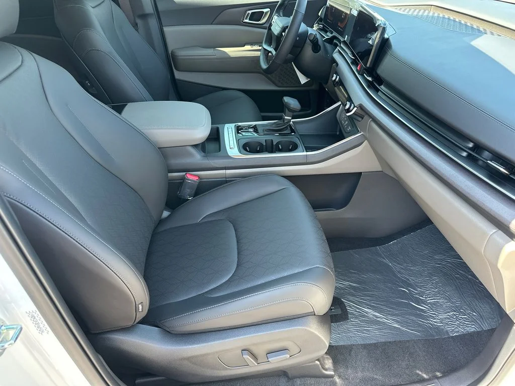 New 2027 White Kia EX image 13