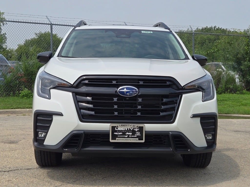 Used 2025 White Subaru Onyx Edition Touring image 4
