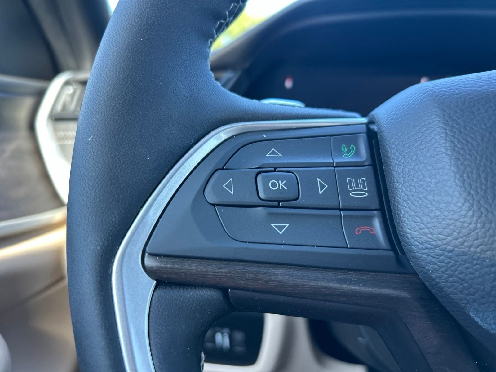 Used 2026 White/off-white Jeep Limited image 14