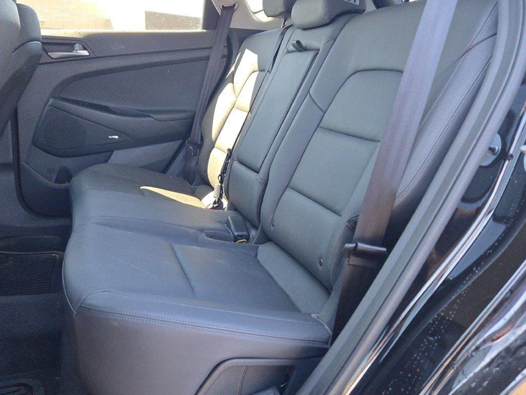 Used 2017 Black Hyundai SE Plus image 17