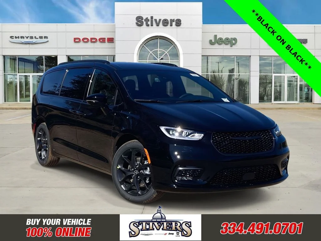 2026 Chrysler Pacifica Select's photo
