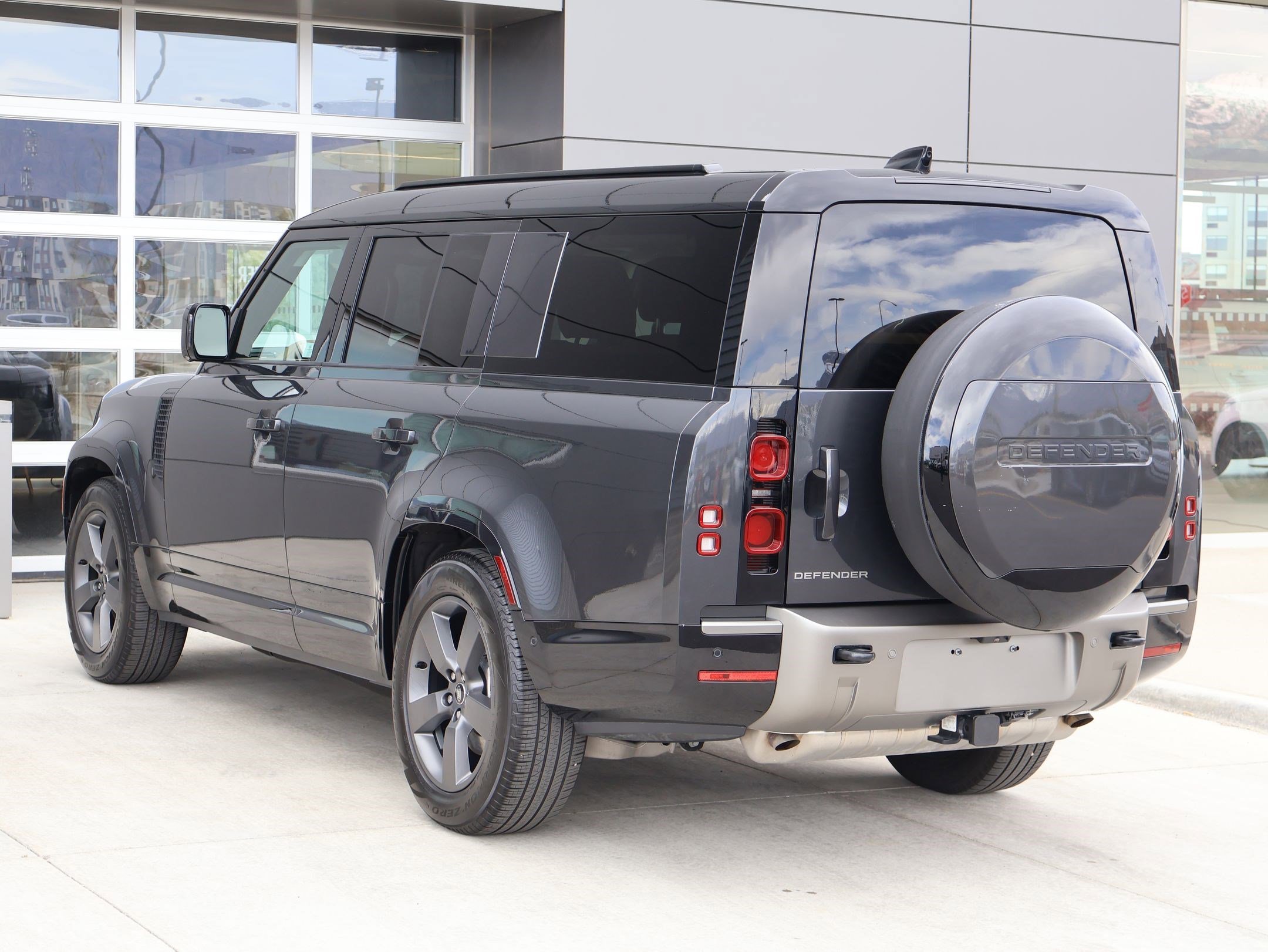 Certified Used 2025 Carpathian Grey Prem Met Land Rover 130 P400 X-Dynamic SE image 8