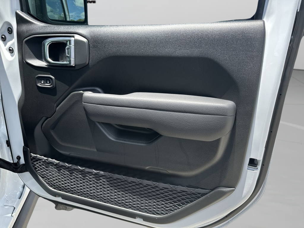 New 2026 Bright White Clearcoat Jeep Rubicon image 38