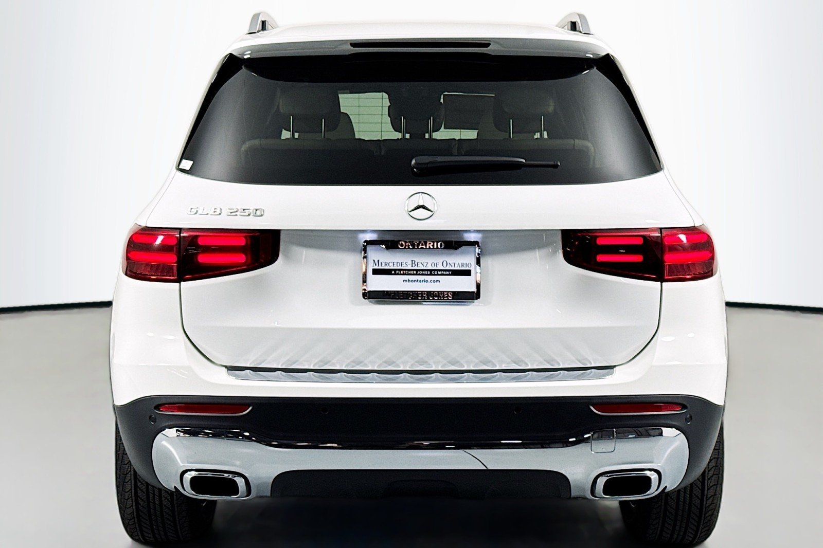 New 2026 Polar White Mercedes-Benz GLB 250 SUV image 3